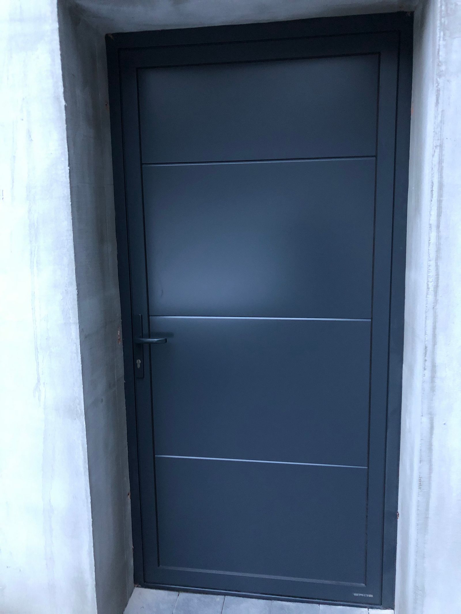 Drzwi z paneli segmentowych - realizacja DAMEL Józefów